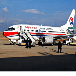 二连浩特机场货运航空快运业稳步发展的原因是什么？